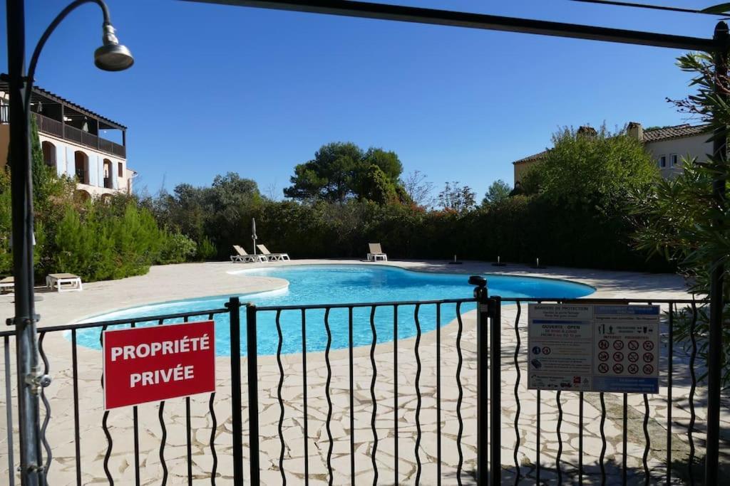 Appartement Clim & Piscine Sur Golf Pont-Royal Extérieur photo